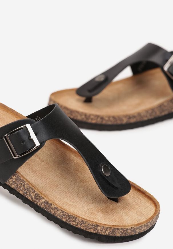 Born2be - Czarne Japonki z Paskiem z Klamerką Tredora. Kolor: czarny. Styl: elegancki