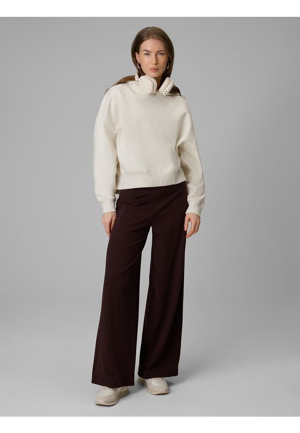 4f - 4F Bluza dresowa regular z kapturem damska - biała L. Okazja: na co dzień, do domu. Typ kołnierza: kaptur. Kolor: biały. Materiał: dresówka. Styl: casual