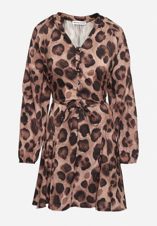 Born2be - Beżowa Rozkloszowana Sukienka w Panterkę z Guzikami i Wiązaniem w Talii Morila. Okazja: na co dzień. Kolor: beżowy. Materiał: jeans. Wzór: motyw zwierzęcy. Typ sukienki: rozkloszowane. Styl: elegancki, casual, klasyczny