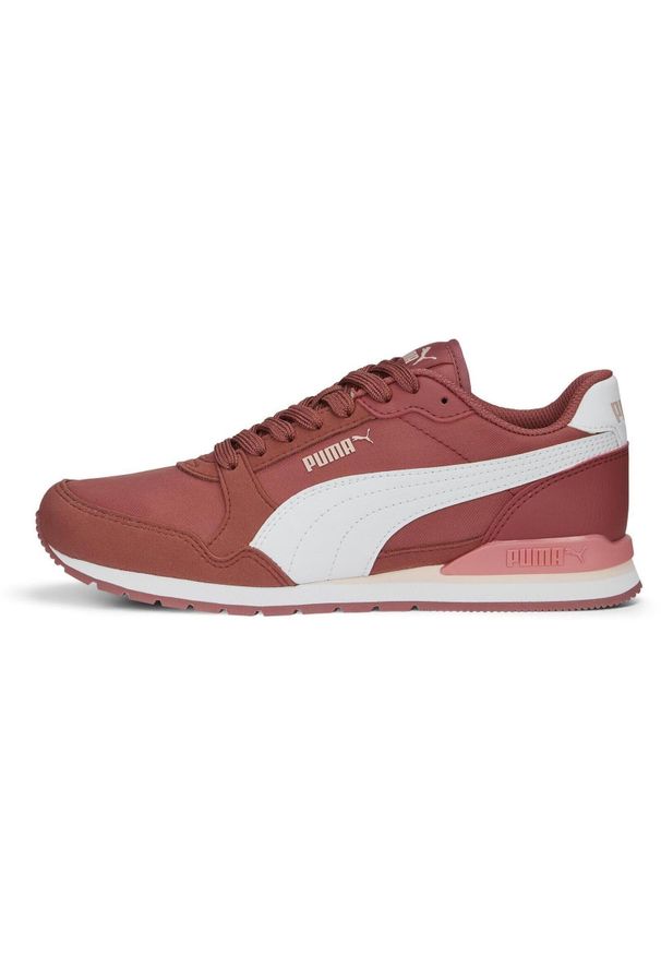 Buty do chodzenia damskie Puma ST Runner V3 NL. Zapięcie: sznurówki. Kolor: czerwony, wielokolorowy. Materiał: guma, syntetyk, materiał, tkanina, skóra ekologiczna. Szerokość cholewki: normalna. Sport: turystyka piesza