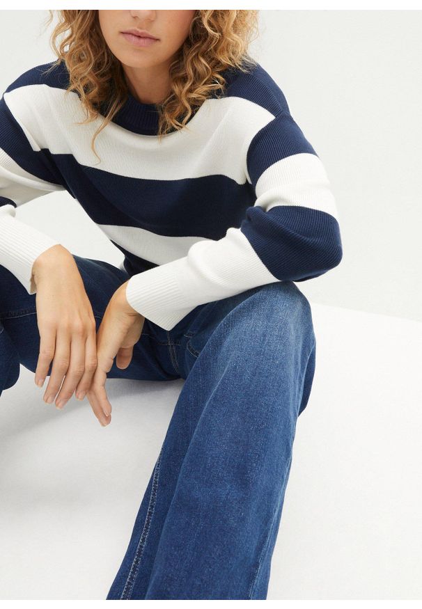 bonprix - Sweter z okrągłym dekoltem, w szerokie paski. Kolor: niebieski. Wzór: paski