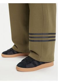 Adidas - adidas Spodnie dresowe Neuclassics JW5444 Zielony Loose Fit. Kolor: zielony. Materiał: bawełna