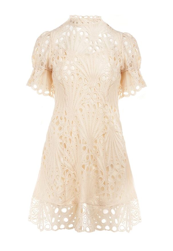 Born2be - Beżowa Sukienka Adoneus. Typ kołnierza: kołnierz z falbankami. Kolor: beżowy. Materiał: koronka. Wzór: koronka. Styl: klasyczny. Długość: midi