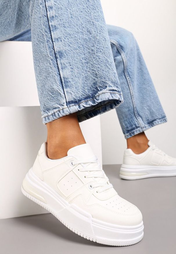 Born2be - Białe Sznurowane Sneakersy na Grubej Podeszwie Levitellia. Kolor: biały. Materiał: jeans
