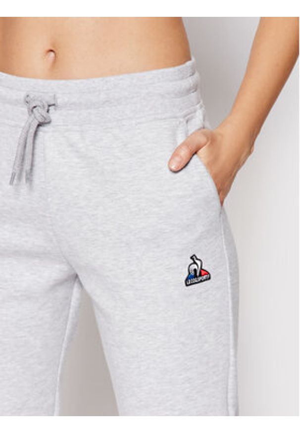 Le Coq Sportif Spodnie dresowe 2210518 Szary Regular Fit. Kolor: szary. Materiał: bawełna, dresówka
