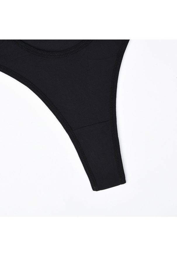 Intica - Komplet bielizny z wycięciami i ozdobnymi zapięciami Gustine. Kolor: czarny. Materiał: tkanina