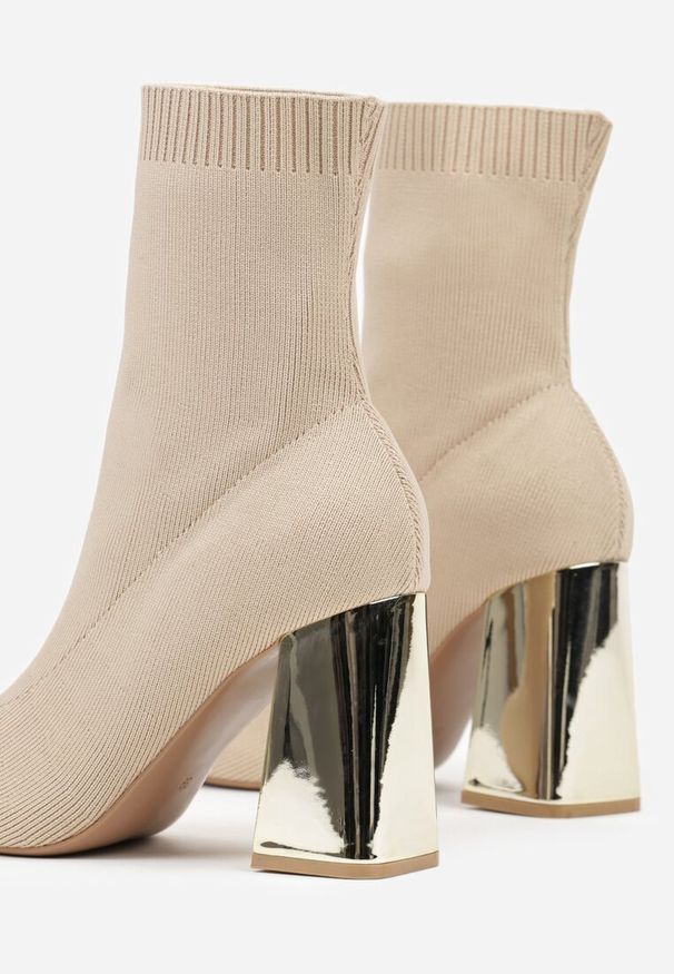 Born2be - Ciemnobeżowe Eleganckie Botki VICES na Słupku ze Skarpetkową Cholewką Rasoria. Okazja: na spotkanie biznesowe, do pracy, na co dzień. Zapięcie: bez zapięcia. Kolor: beżowy. Materiał: satyna, skóra. Szerokość cholewki: normalna. Obcas: na słupku. Styl: elegancki