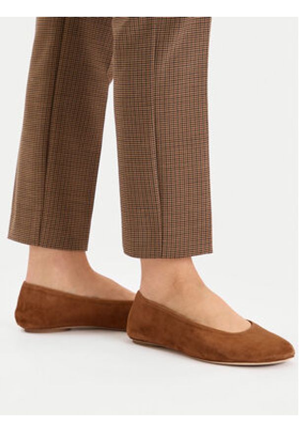 Weekend Max Mara Baleriny Todisuede 2525526074600 Brązowy. Kolor: brązowy. Materiał: skóra, zamsz