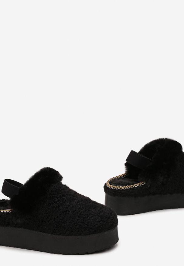 Renee - Czarne Futerkowe Śniegowce na Grubej Podeszwie z Gumką na Pięcie Sosena. Kolor: czarny. Materiał: futro. Sezon: zima