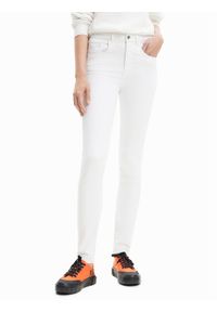 Desigual Jeansy 23SWDD21 Biały Skinny Fit. Kolor: biały #1