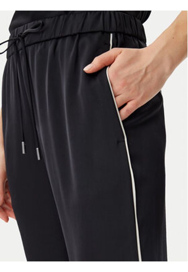 Calvin Klein Spodnie materiałowe K20K208365 Czarny Regular Fit. Kolor: czarny. Materiał: syntetyk