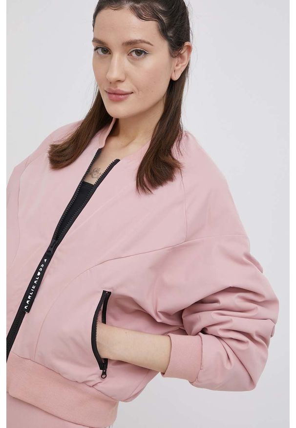 adidas Performance kurtka bomber x Karlie Kloss damski kolor różowy przejściowa. Kolor: różowy. Materiał: materiał, włókno. Wzór: gładki