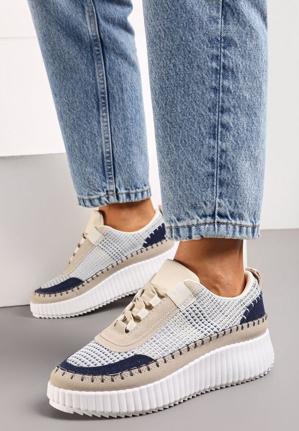 Renee - Beżowo-Niebieskie Sneakersy na Platformie Ozdobione Tweedowymi Wstawkami i Cyrkoniami Eganna. Kolor: beżowy. Wzór: aplikacja. Obcas: na platformie