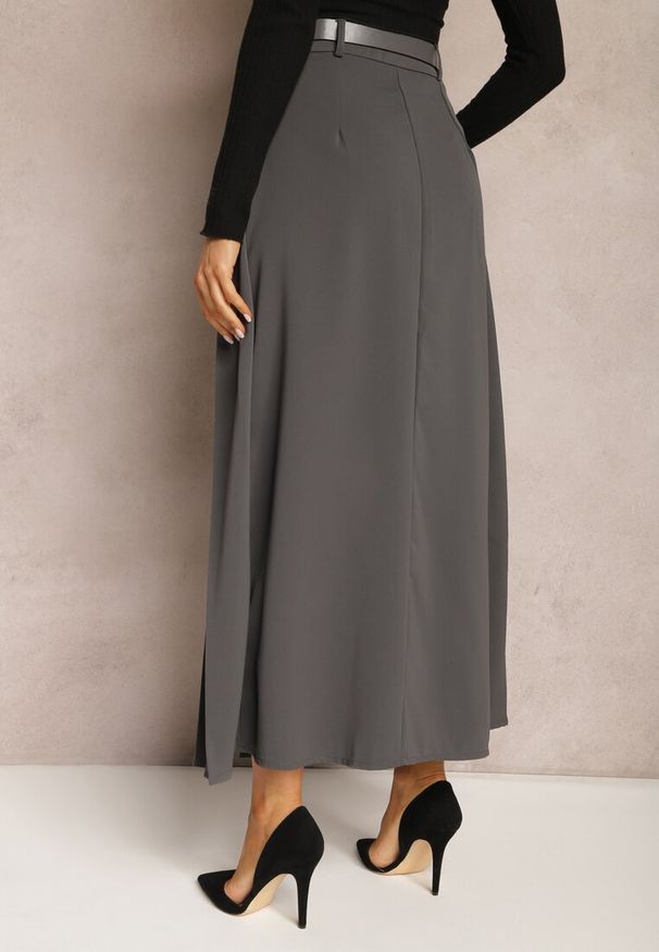 Renee - Ciemnoszara Plisowana Spódnica o Rozkloszowanym Fasonie z Paskiem Madranima. Okazja: do pracy. Kolor: szary
