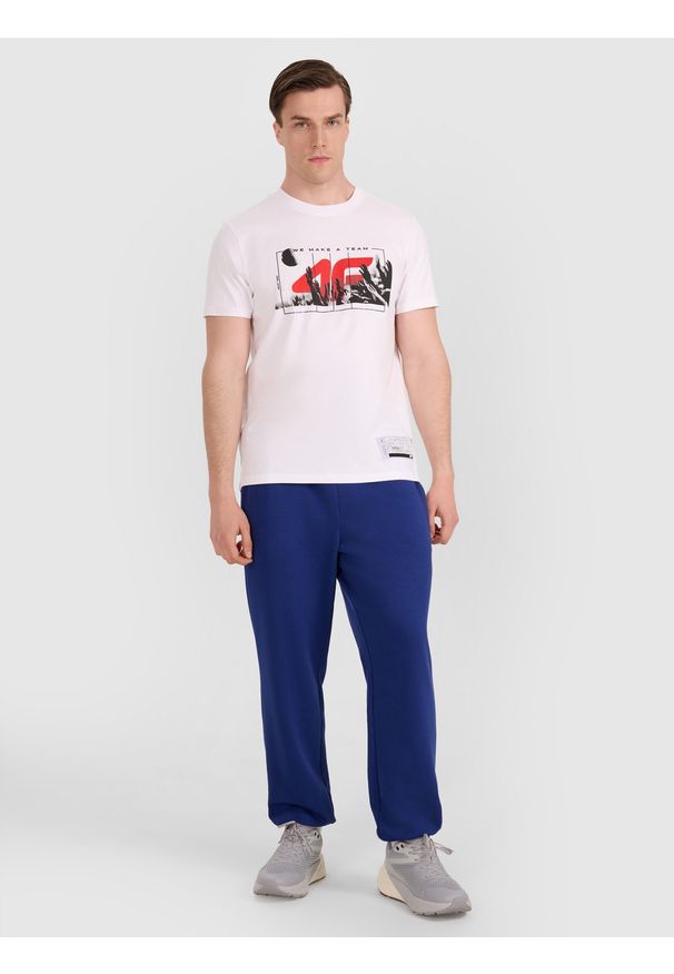 4f - 4F T-shirt regular z nadrukiem siatkarskim męski - biały S. Okazja: do domu, na co dzień. Kolor: biały. Materiał: jersey, materiał, bawełna. Wzór: nadruk. Styl: casual, sportowy, klasyczny