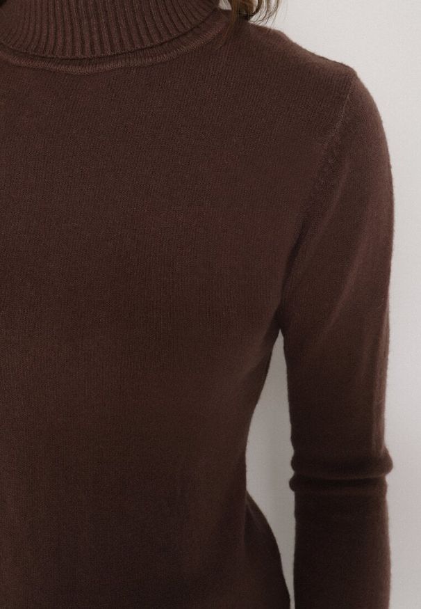 Born2be - Brązowy Sweter z Golfem z Domieszką Kaszmiru i Wiskozy Zaisma. Okazja: na co dzień. Typ kołnierza: golf. Kolor: brązowy. Materiał: wiskoza, kaszmir. Długość rękawa: długi rękaw. Długość: długie. Styl: elegancki, casual