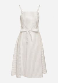 Born2be - Biała Sukienka z Wiskozą ze Wzorem Pasków Dolereia. Okazja: na co dzień. Kolor: biały. Materiał: wiskoza. Długość rękawa: na ramiączkach. Styl: klasyczny, casual. Długość: midi #5