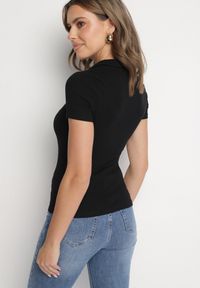 Born2be - Czarny Bawełniany T-shirt Prążkowany Typu Polo z Guzikami Avelavia. Okazja: na co dzień. Typ kołnierza: polo. Kolor: czarny. Materiał: bawełna, prążkowany. Styl: klasyczny, casual #7