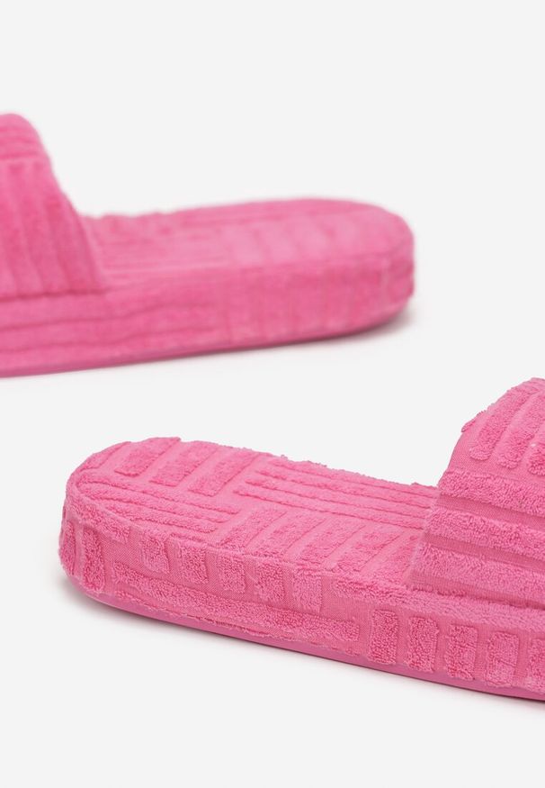Born2be - Ciemnoróżowe Kapcie na Grubej Podeszwie Cadenilla. Kolor: różowy. Materiał: materiał