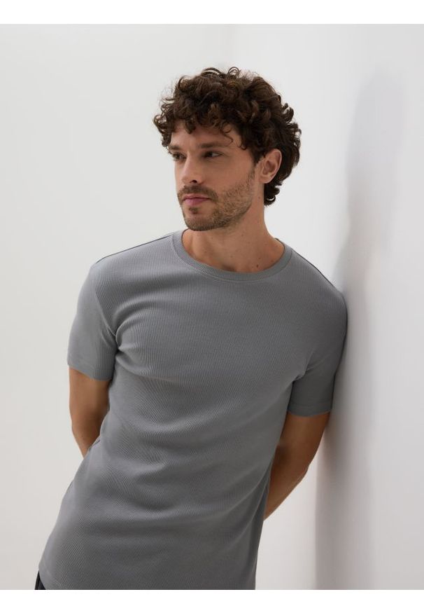 Reserved - Bawełniany t-shirt slim fit - jasnoszary. Kolor: szary. Materiał: bawełna
