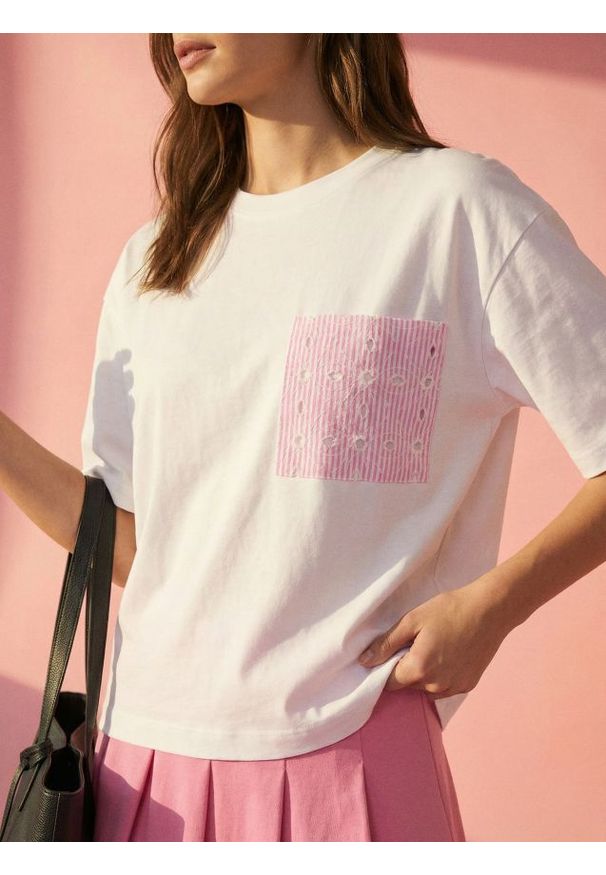 Sinsay - Bawełniana koszulka z krótkim rękawem - różowy. Kolor: różowy. Materiał: bawełna. Długość rękawa: krótki rękaw. Długość: krótkie