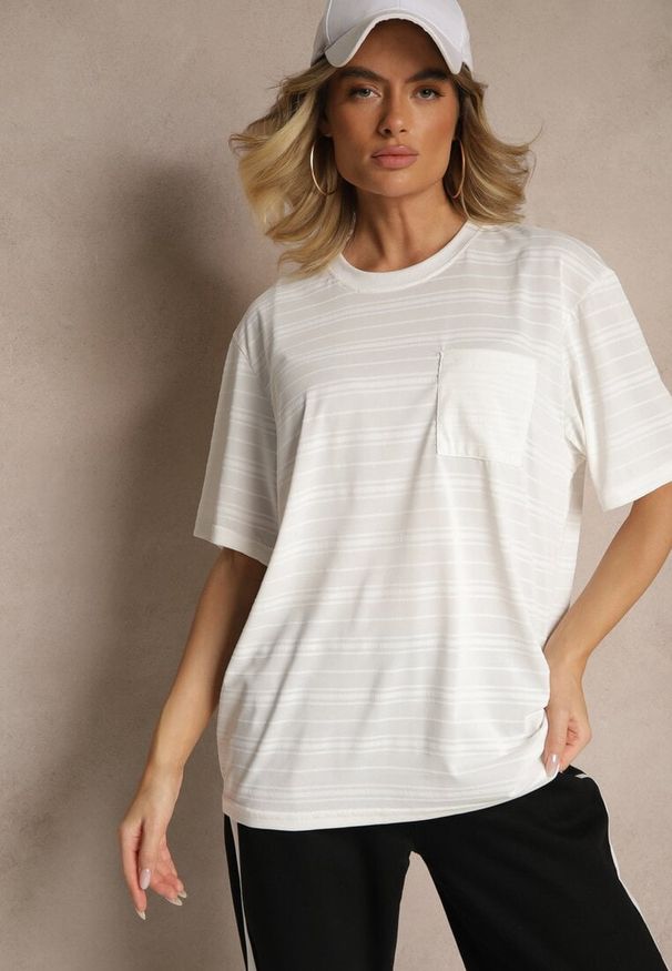 Renee - Jasnobeżowa Koszulka T-shirt z Naszytą Kieszonką TLanitra. Okazja: na co dzień. Kolor: beżowy. Materiał: jeans. Wzór: aplikacja. Sezon: lato, wiosna. Styl: elegancki, casual