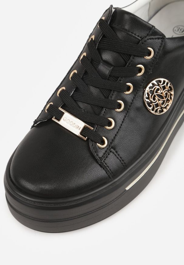 Renee - Czarne Skórzane Sneakersy na Koturnie Ozdobione Metalicznymi Aplikacjami Acaledice. Okazja: na co dzień. Kolor: czarny. Materiał: skóra. Wzór: aplikacja. Obcas: na koturnie