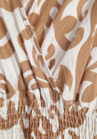 Born2be - Brązowa Wiskozowa Sukienka z Kopertowym Dekoltem i Gumkami w Talii Shyraya. Okazja: na co dzień. Typ kołnierza: dekolt kopertowy. Kolor: brązowy. Materiał: wiskoza. Typ sukienki: kopertowe. Styl: casual #5