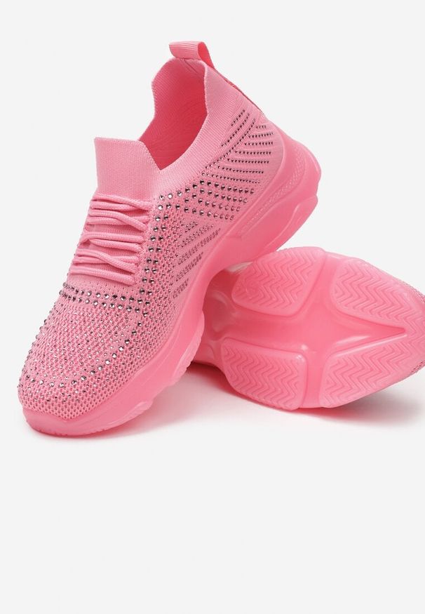 Born2be - Fuksjowe Płaskie Sneakersy Sznurowane z Perforacją i Cyrkoniami Orilila. Okazja: na spacer. Nosek buta: okrągły. Kolor: różowy. Materiał: jeans. Wzór: aplikacja. Sezon: lato, wiosna. Sport: turystyka piesza