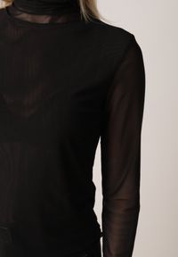 Born2be - Czarna Dopasowana Bluzka Golf z Siateczki z Długim Rękawem Gemlea. Okazja: na co dzień. Typ kołnierza: golf. Kolor: czarny. Materiał: jeans, materiał. Długość rękawa: długi rękaw. Długość: długie. Styl: casual, elegancki, klasyczny #5