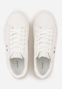 Renee - Białe Minimalistyczne Sneakersy VICES o Fasonie Tenisówek na Platformie Halanatea. Okazja: na co dzień. Kolor: biały. Materiał: jeans, koronka. Obcas: na platformie #3