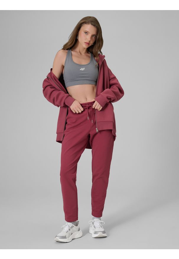 4f - 4F Spodnie dresowe damskie - burgundowe XXL. Kolor: czerwony. Materiał: dresówka