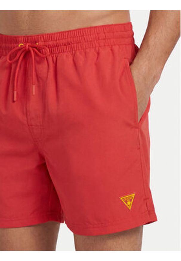 Guess Szorty kąpielowe F6GT25 WG282 SHORT Czerwony Regular Fit. Kolor: czerwony. Materiał: syntetyk