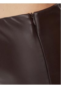 Bruuns Bazaar Spodnie z imitacji skóry Christa BBW3601 Brązowy Slim Fit. Kolor: brązowy. Materiał: skóra