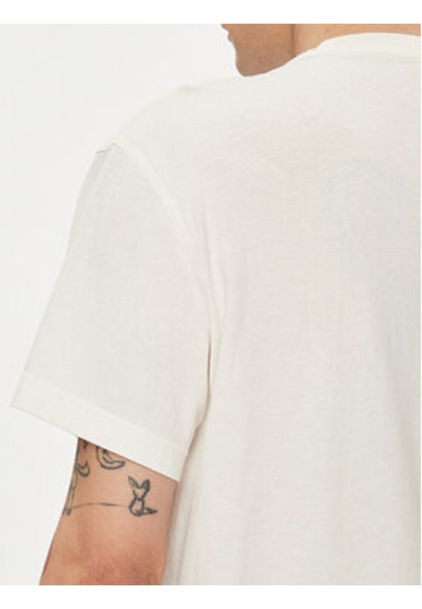 Lee T-Shirt 112342986 Écru Regular Fit. Materiał: bawełna