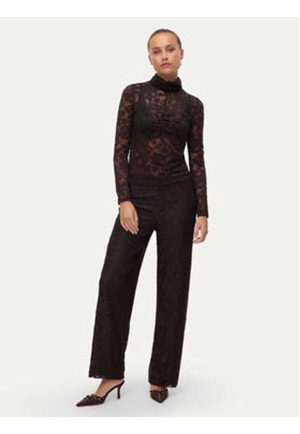 Vero Moda Bluzka Neline 10335562 Brązowy Slim Fit. Kolor: brązowy. Materiał: syntetyk