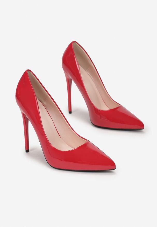 Born2be - Czerwone Szpilki Arelde. Okazja: na co dzień. Zapięcie: bez zapięcia. Kolor: czerwony. Materiał: lakier, jeans. Wzór: gładki. Obcas: na szpilce. Styl: casual, elegancki, klasyczny. Wysokość obcasa: średni