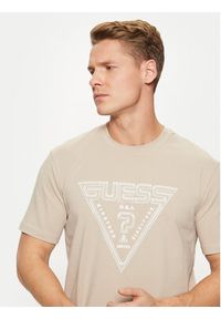 Guess T-Shirt Z5RI12 J1314 Beżowy Regular Fit. Kolor: beżowy. Materiał: bawełna