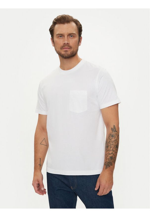 GAP - Gap T-Shirt 507947-00 Biały Regular Fit. Kolor: biały. Materiał: bawełna