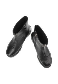 Czarne Botki Armodo Modne Buty Damskie Zapinane Na Zamek. Zapięcie: zamek. Kolor: czarny. Materiał: materiał. Wzór: kolorowy. Obcas: na obcasie. Styl: klasyczny, elegancki. Wysokość obcasa: średni