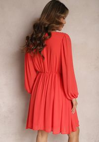 Renee - Czerwona Sukienka z Gumką w Talii i Kopertowym Dekoltem Ozodbiona Cyrkoniami Razamma. Kolor: czerwony. Typ sukienki: kopertowe #3