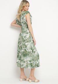 Born2be - Zielona Rozkloszowana Sukienka we Florystyczny Print z Bawełny Lanioreta. Kolor: zielony. Materiał: bawełna. Wzór: nadruk