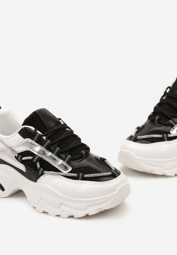 Born2be - Czarno-Białe Sneakersy na Grubej Podeszwie z Paskiem z Cyrkoniami Novallie. Zapięcie: pasek. Kolor: czarny. Materiał: jeans, dresówka