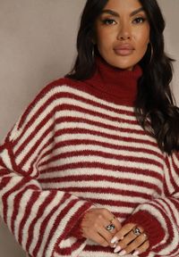 Renee - Bordowy Golf z Dodatkiem Wełny Ozdobiony Paskami Monarria. Okazja: na co dzień. Typ kołnierza: golf. Kolor: czerwony. Materiał: wełna. Wzór: aplikacja. Styl: casual, elegancki #3