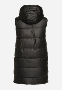 Born2be - Czarna Pikowana Kamizelka z Kapturem na Suwak i Napy Timella. Okazja: na spacer, na co dzień. Typ kołnierza: kaptur. Kolekcja: plus size. Kolor: czarny. Materiał: jeans. Wzór: aplikacja. Styl: klasyczny, casual, elegancki #7