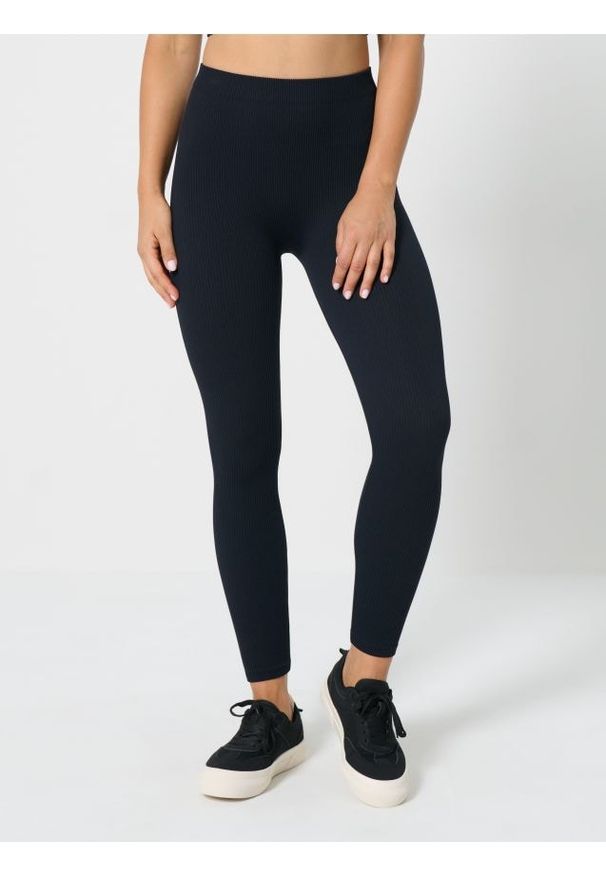Sinsay - Sportowe legginsy bezszwowe - czarny. Kolor: czarny. Styl: sportowy