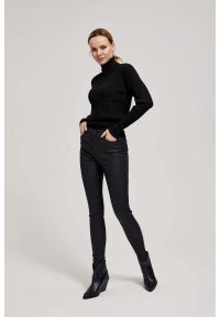 MOODO - Woskowane spodnie typu rurki czarne. Kolor: czarny. Materiał: wiskoza, poliester, elastan