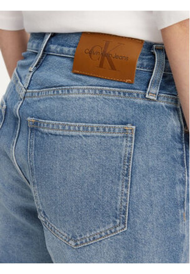Calvin Klein Jeans Szorty jeansowe J20J225159 Niebieski Mom Fit. Kolor: niebieski. Materiał: bawełna