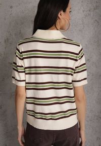 Renee - Zielono-Kremowy T-shirt Polo z Wiskozą w Paski z Guzikami Vevevia. Okazja: na co dzień. Typ kołnierza: polo. Kolor: zielony. Materiał: wiskoza. Wzór: paski. Styl: casual, sportowy #2