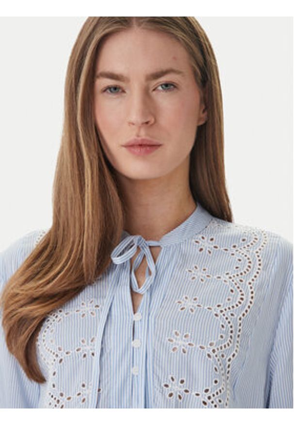 only - ONLY Bluzka Lennyo 15366732 Błękitny Regular Fit. Kolor: niebieski. Materiał: wiskoza